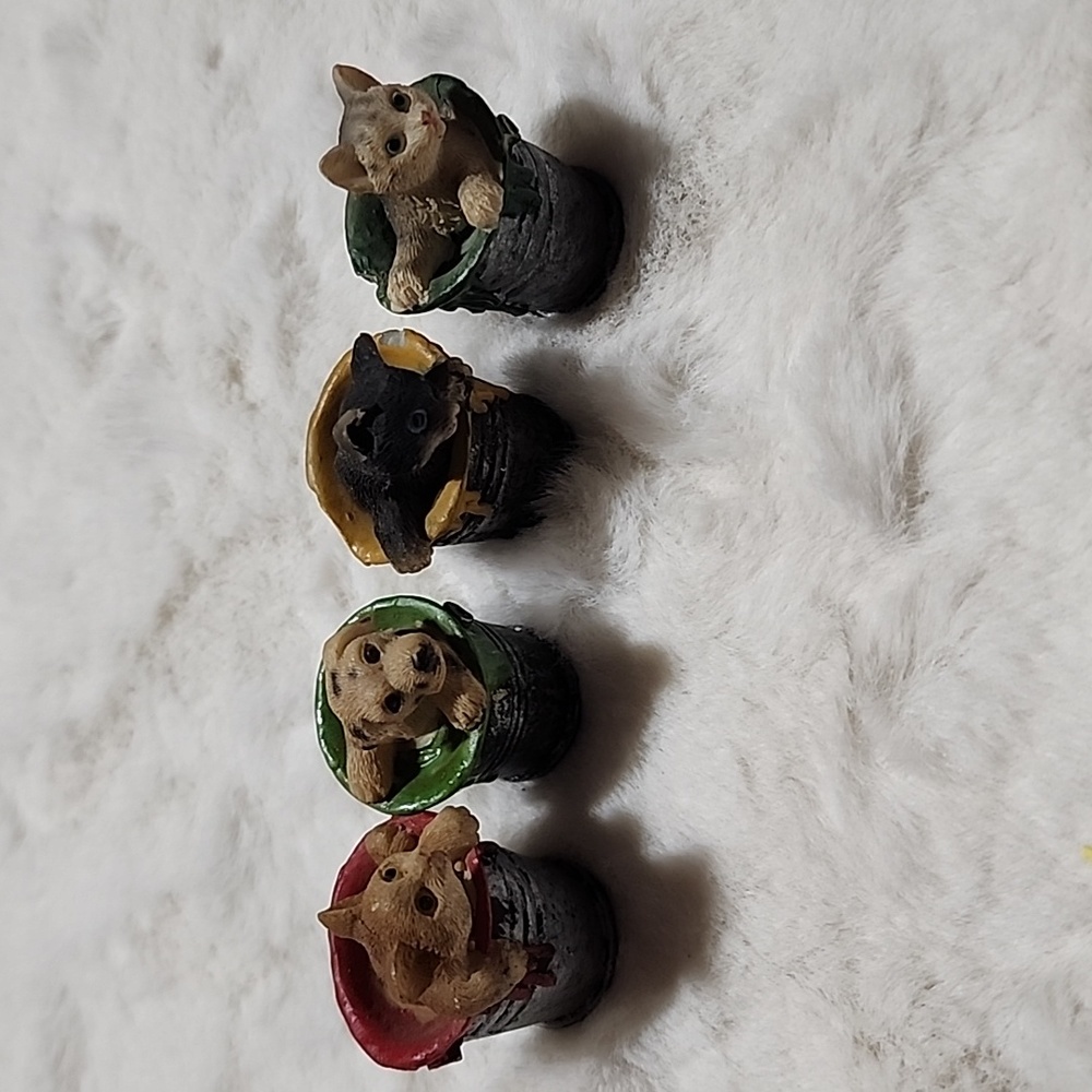 CATS AND DOGS  🪣 BUCKETS.  FIGURINES